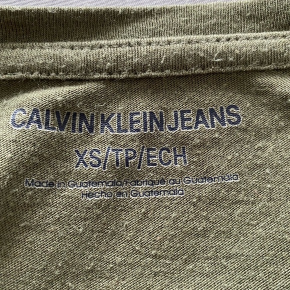 Calvin Klein T-Shirt - Picture 2 of 2